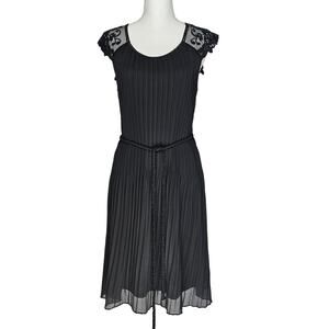AMANDA LANE BLACK LACE PLEATED DRESS - SIZE 12, ELEGANT & SOPHISTICATED
